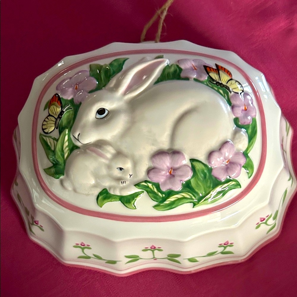 The Franklin Mint 1986 Le Cordon Bleu. Mold. Decorative Ceramic Rabbit